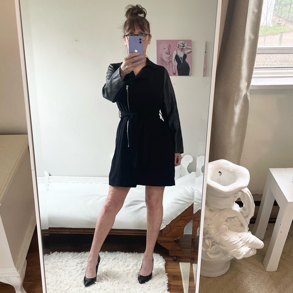 PECK & PECK BLACK COAT FAUX LEATHER SLEEVES POCKETS SILVER ZIPPER BACK SLIT BELT